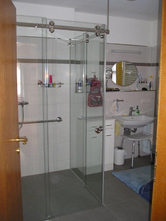 Eckduschkabine mit Schiebetüren - www.meine-glas-dusche.de