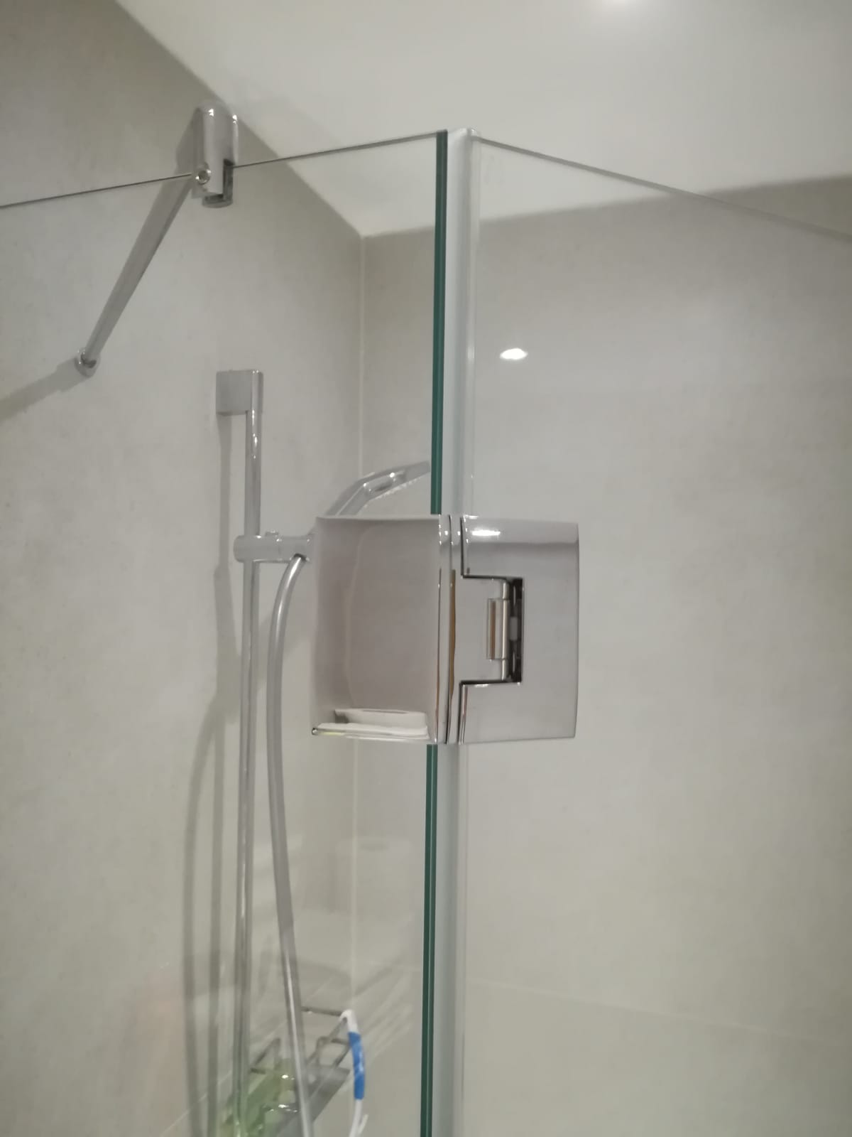 www.meine-glas-dusche.de - Präzision und Transparenz, mit rahmenlosen Glasduschen von MEINE GLAS DUSCHE