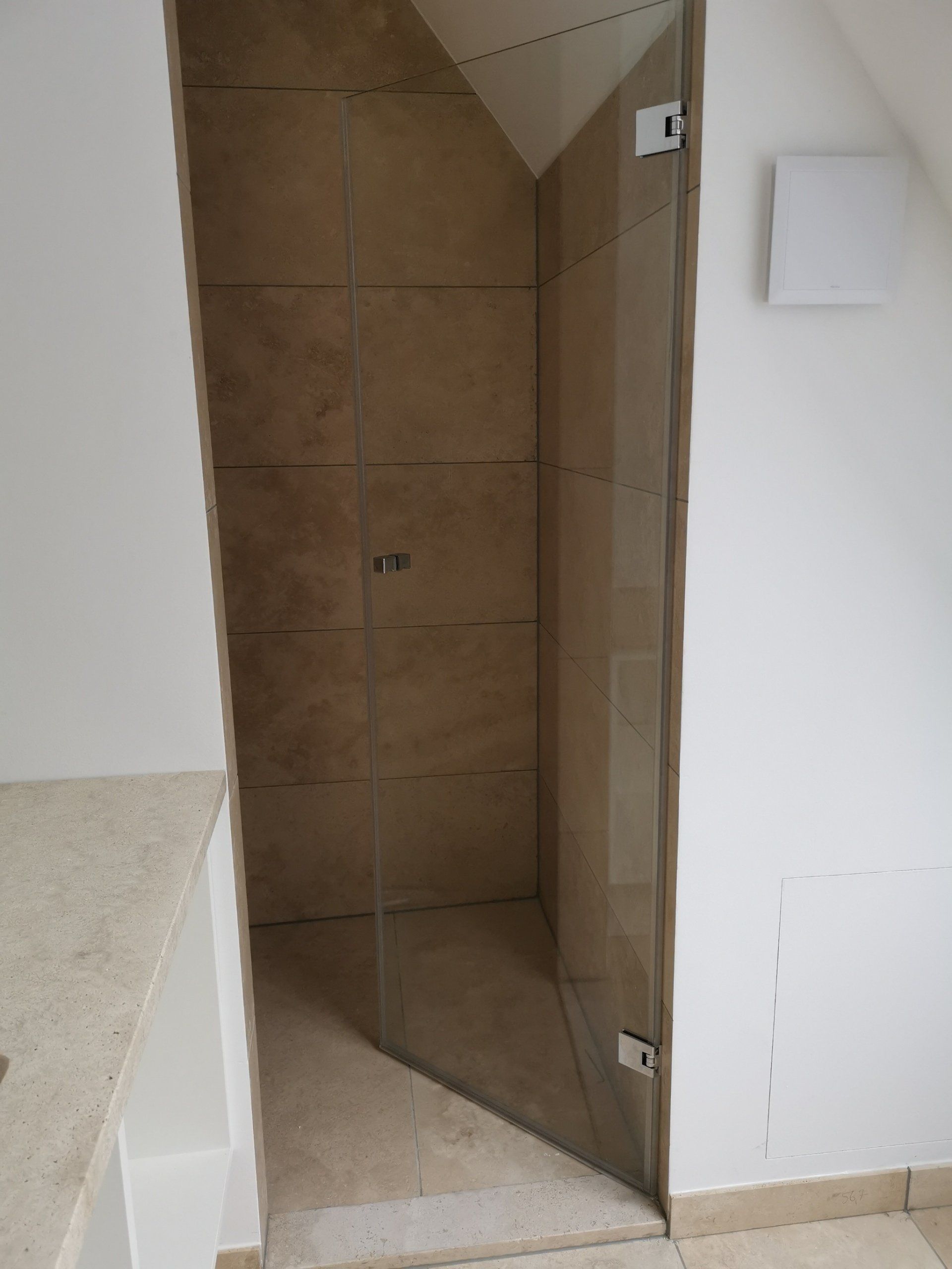 Ganzglasduschtür ohne Rahmen, mit Aufmaß und Montage - www.meine-glas-dusche.de