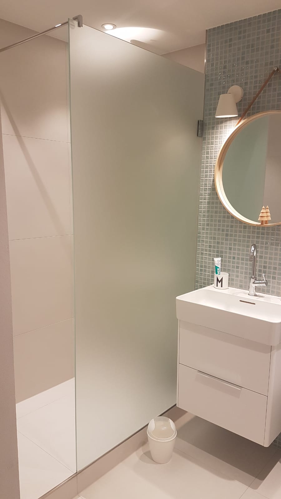 Walk-In Glasduschwand Satin - www.meine-glas-dusche.de