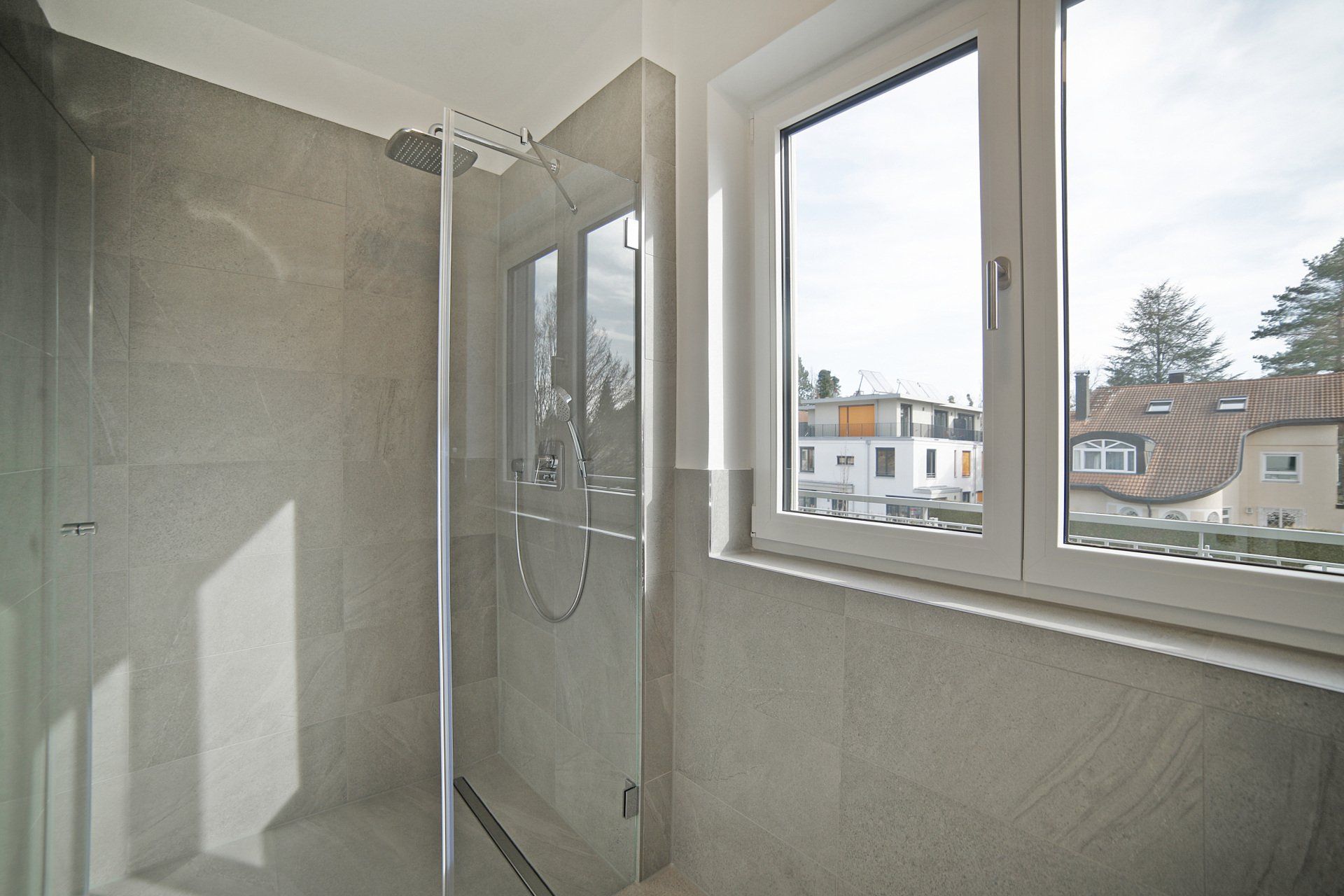Nischendusche aus Glas nach Maß in München - www.meine-glas-dusche.de