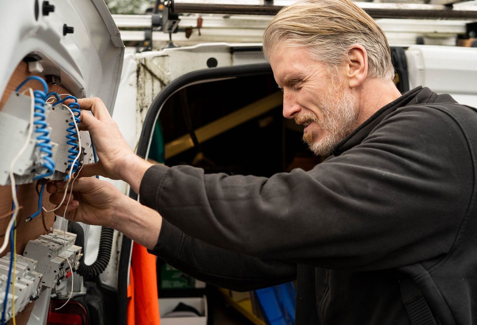 emergency callout, urgent response electrical works, electrician fault finding