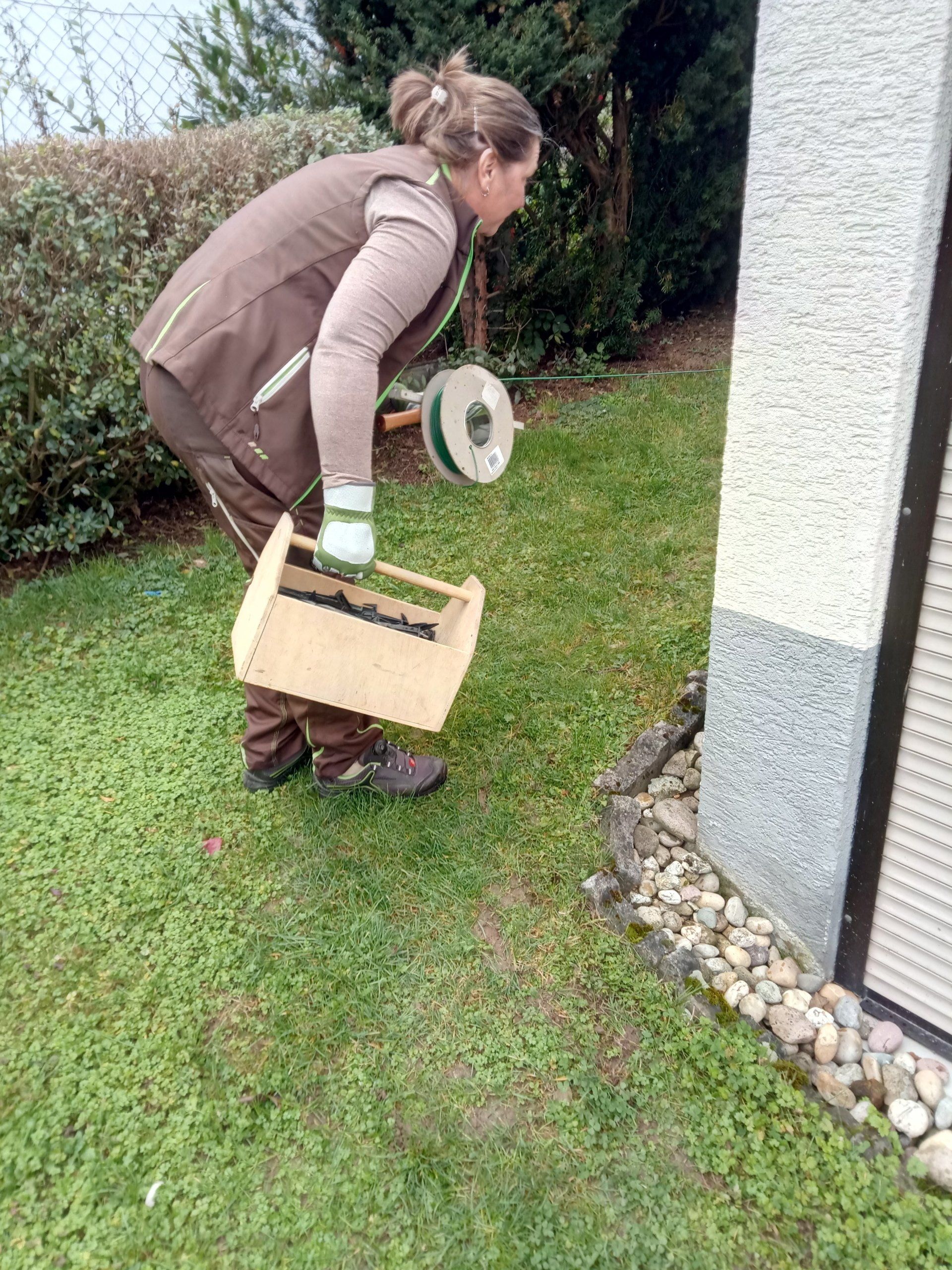 Installation Aufnageln des Begrenzungskabel