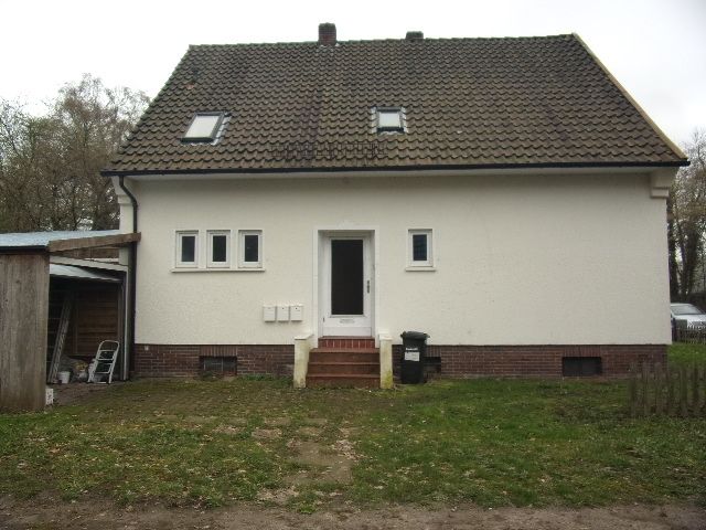 Haus kaufen Bremen - Sebaldsbrück. 1 - 3 Familienhaus mit Kamin und Stellplätzen auf dem Grundstück in ruhiger Seitenstraße.