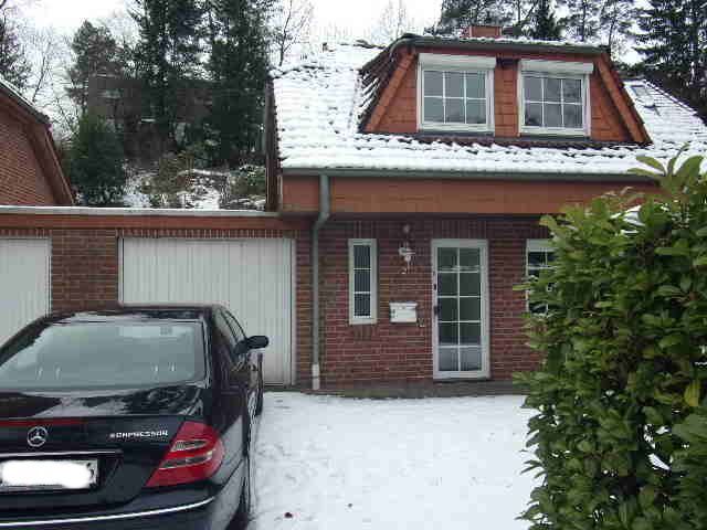 Haus kaufen Buchholz in der Nordheide. Einfamilienhaus in ruhiger Lage mit Garage und Stellplatz auf dem Grundstück.