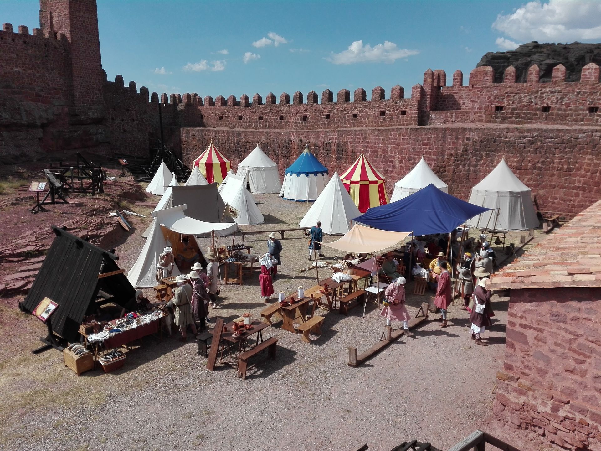 Castillo de Peracense, Castillos, lucha medieval