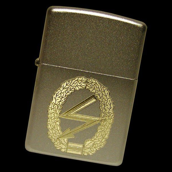 Original Zippo Feuerzeuge mit Goldgravur oder Bicolor Gravur mit dem eigenen Wappen, Motiv oder Logo von der W. Schwemmlein GmbH