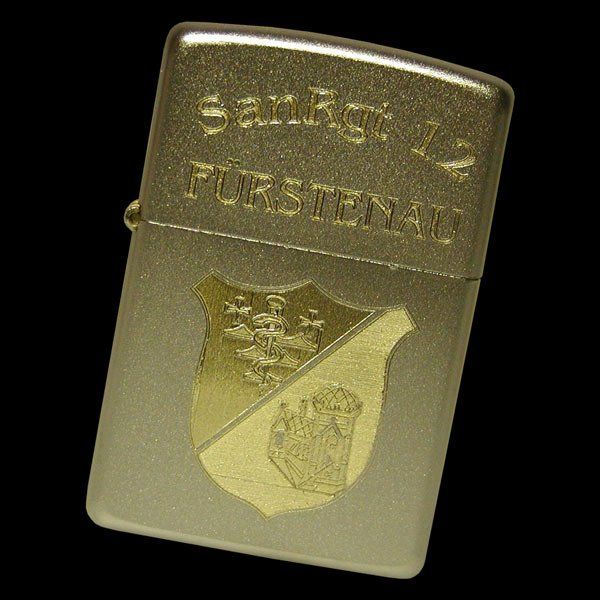 Original Zippo Feuerzeuge, Zippo Sturmfeuerzeuge mit Gravur, Goldgravur in 2D oder 3D mit dem eigenen Wappen, Motiv oder Logo, fertigt die W. Schwemmlein GmbH aus Bayreuth.