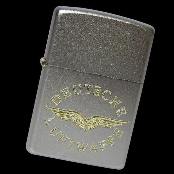 Original Zippo Feuerzeuge, Zippo Sturmfeuerzeuge mit Gravur, Goldgravur in 2D oder 3D mit dem eigenen Wappen, Motiv oder Logo, fertigt die W. Schwemmlein GmbH aus Bayreuth.