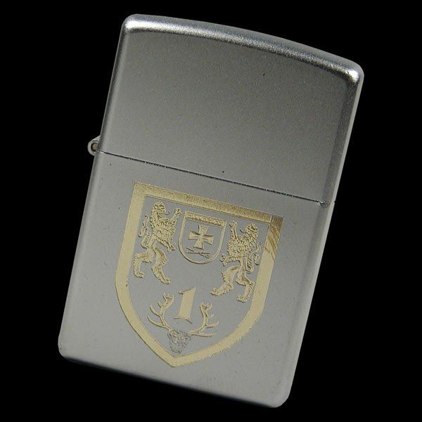 Original Zippo Feuerzeuge, Zippo Sturmfeuerzeuge mit Gravur, Goldgravur in 2D oder 3D mit dem eigenen Wappen, Motiv oder Logo, fertigt die W. Schwemmlein GmbH aus Bayreuth.
