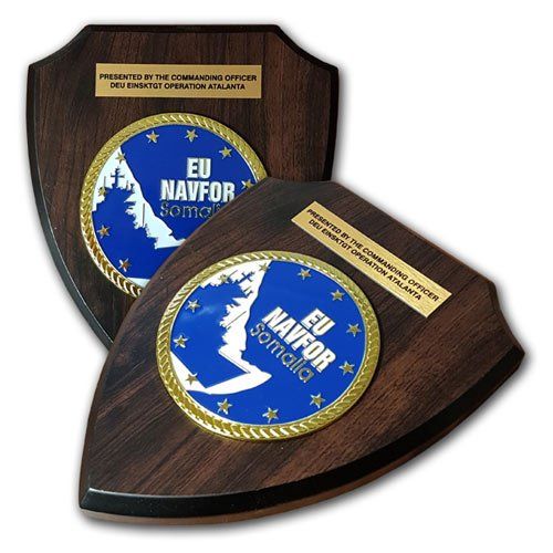 Metallwappen, Reliefwappen, Vereinswappen geprägt in 2D oder 3D mit eigenem Wappen, Logo oder Motiv von der W. Schwemmlein GmbH für Bundeswehr, Polizei, Bundespolizei, Zoll, Organisationen, Vereine oder Privat.