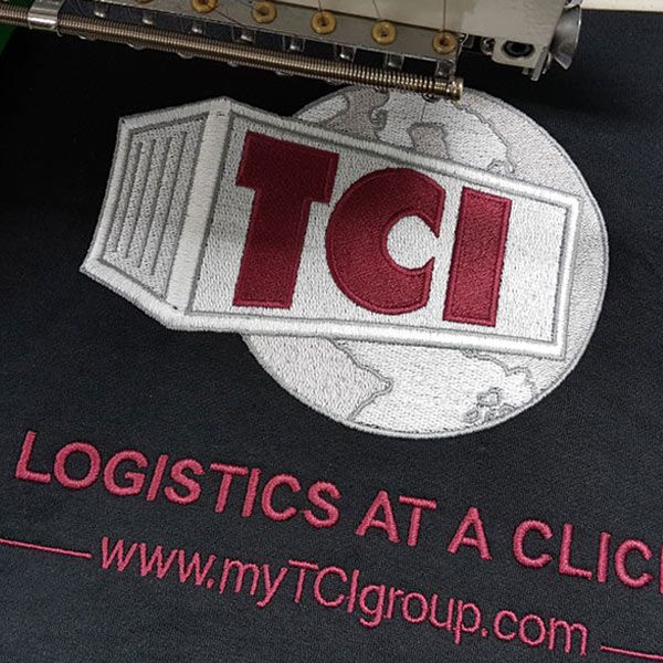 Hochwertige Stickereien, Direkteinstickungen in Textilien aller Art von der W. Schwemmlein GmbH für Bundeswehr, Feuerwehr, Vereine und Firmen mit dem eigenen Wappen, Logo oder Motiv