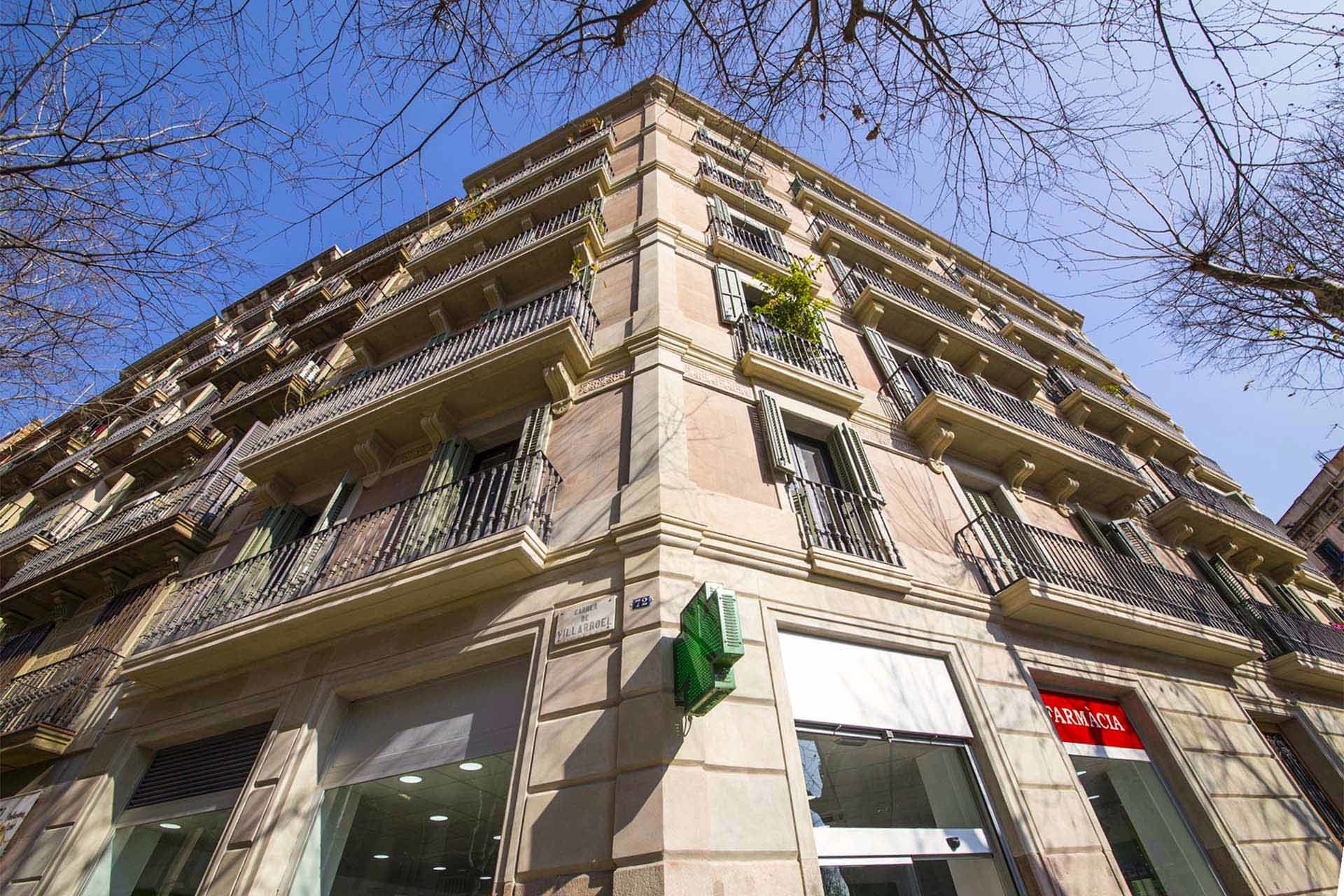 Perspectiva exterior de rehabilitación de fachada, bajos más 5 pisos, detalle bajos más paramentos