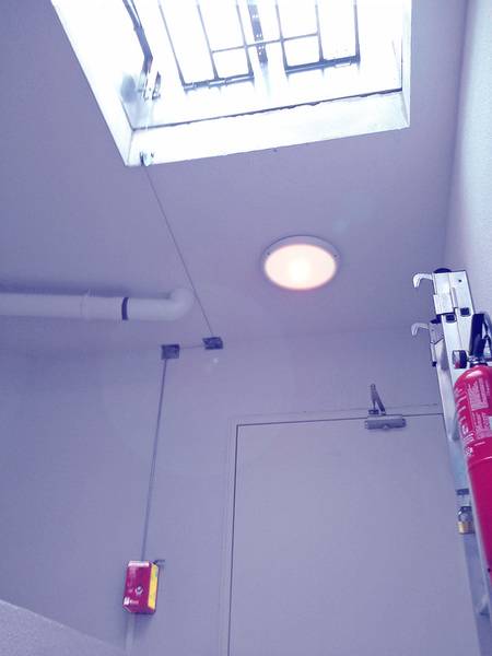 Protexia incendie, vérification, réparation et installation de désenfumage cage d'escalier, vertical, trappe, skydome pour la protection incendie