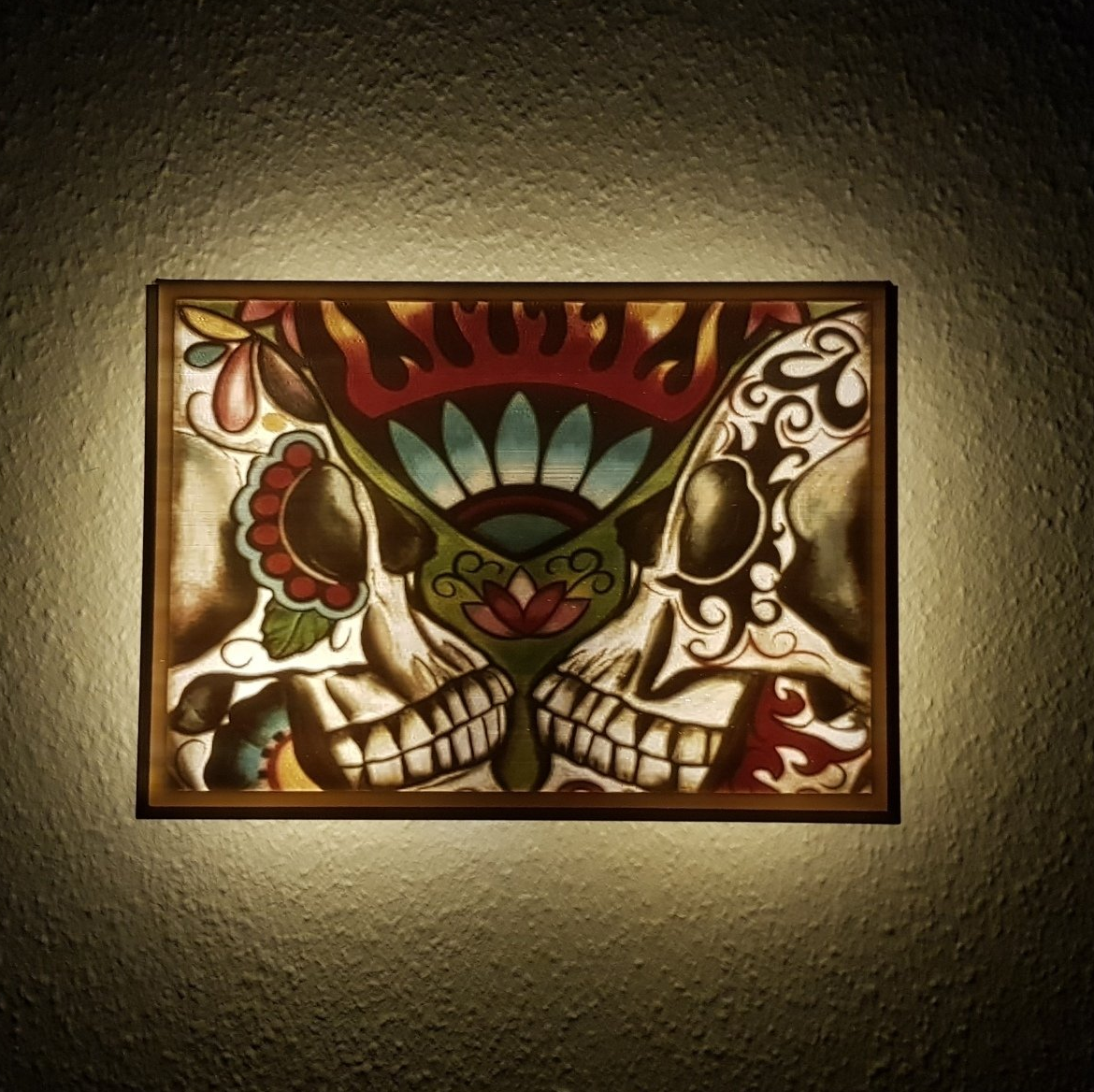 Beleuchtetes Lithophane mit Totenschädel in Farbe