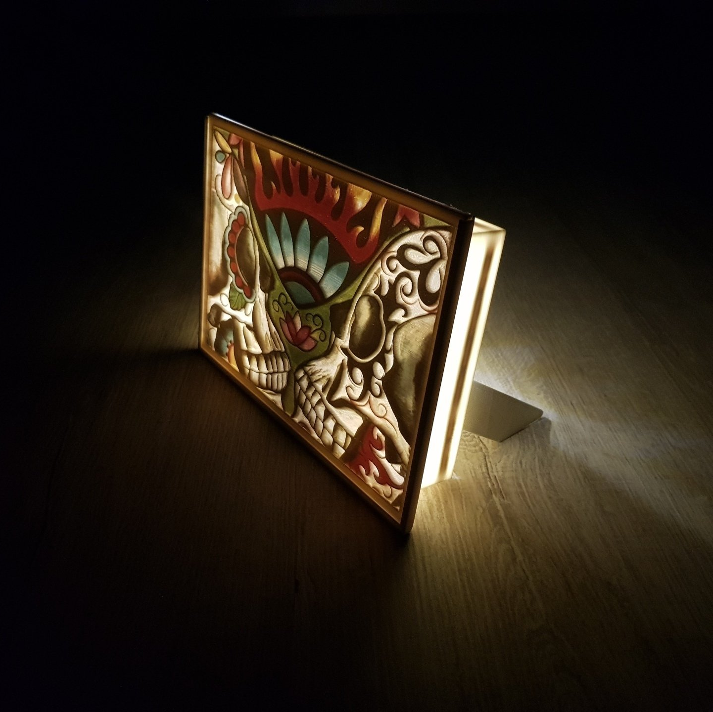 Beleuchtetes Lithophane mit Totenschädel in Farbe