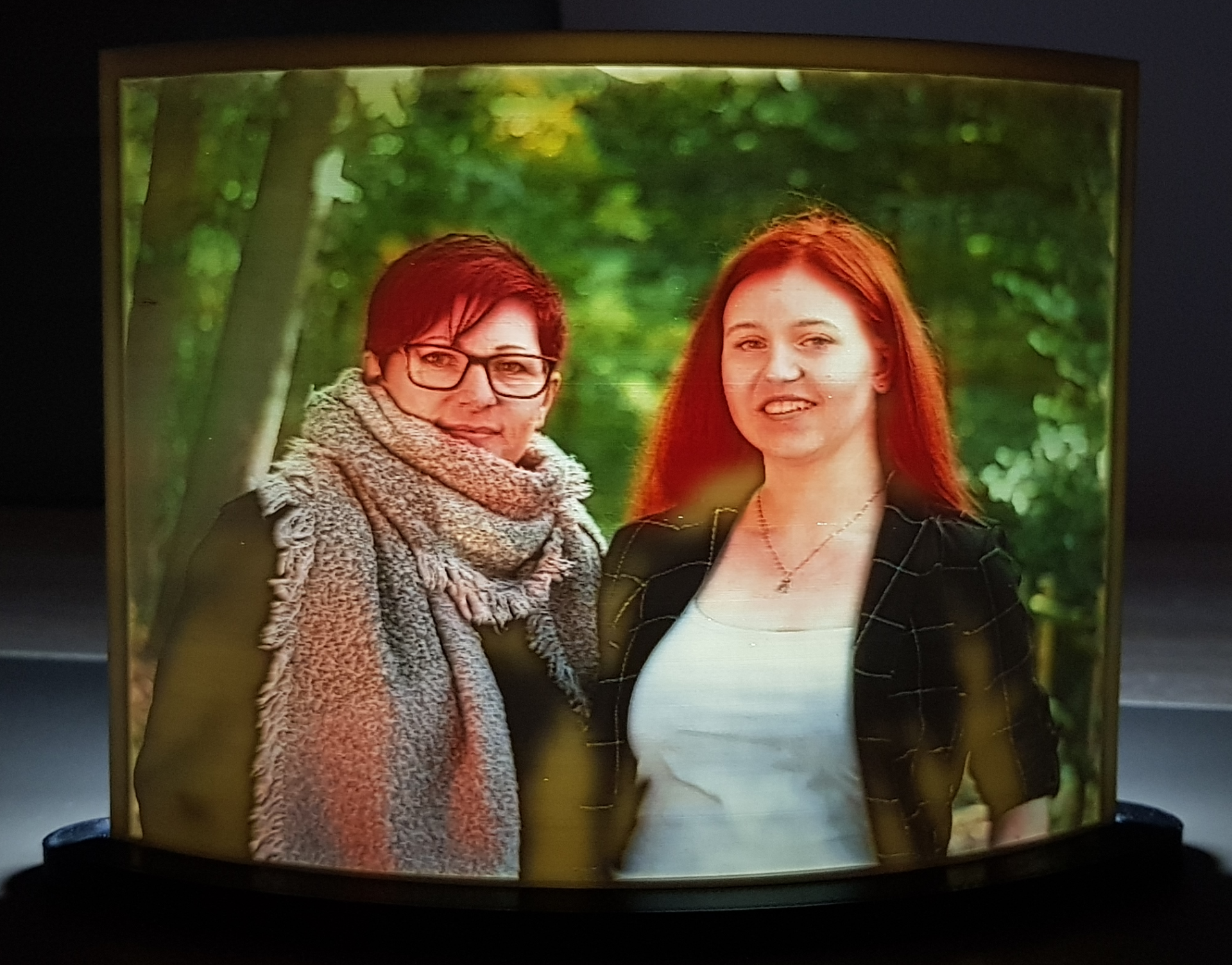 Beleuchtetes Lithophane mit 2 Frauen in Farbe