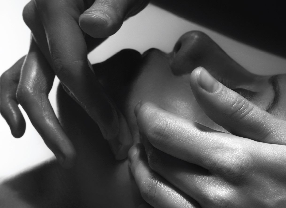 Bukkal Massage, Buccal Massage, Discover Holistic Facial and Body Treatments in Wiesbaden for glowing skin, relaxation & wellness. Check our Facial, Body & Biologique Recherche Treatments. Holistic Beauty & Sculpture Massage Beauty Salon - Bohemian Beauty By Ann - Beauty & Cosmetic Studio in Wiesbaden