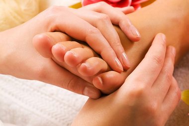 Die Ayurveda- Öl-Massage entspannt, Fußmassage