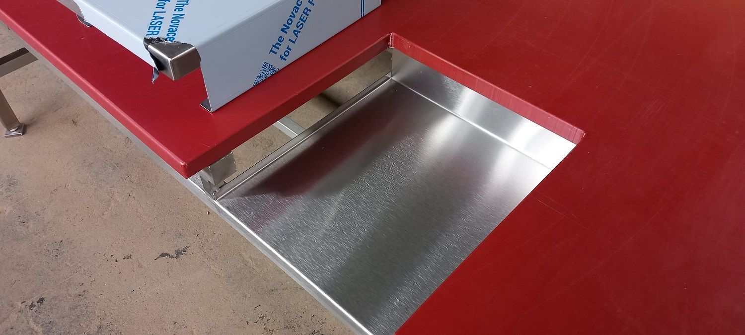 PE 500 Polyethylen Schneidetisch mit Nische für Waage