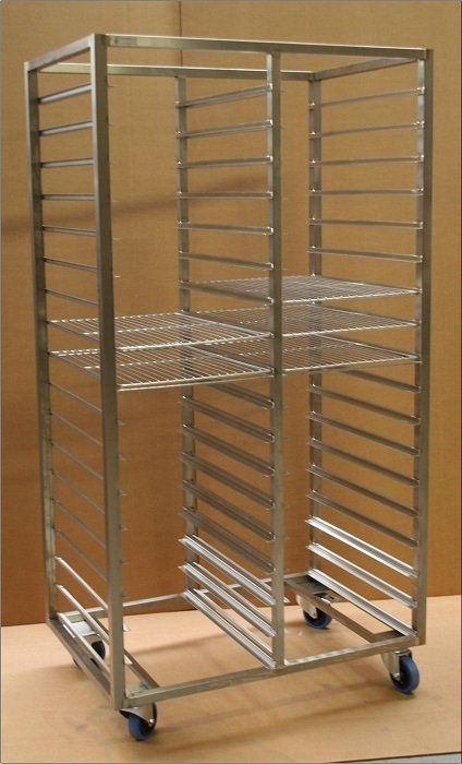 Tablettwagen aus Edelstahl mit Rosten Tablettwagen aus Edehlstal mit Rosten
