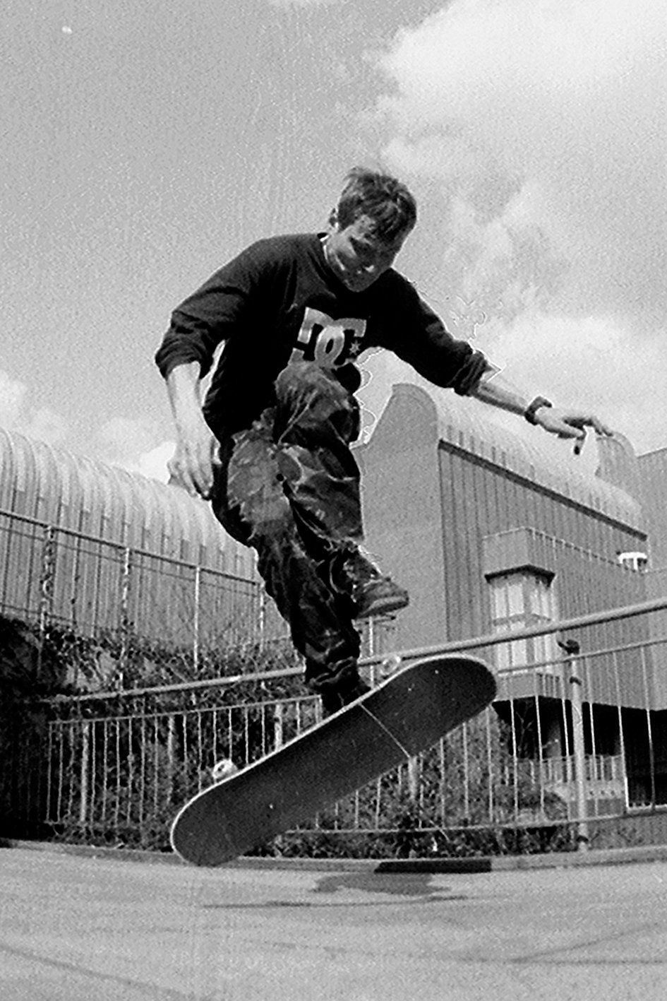 Frontside Presser-Flip. Freestyle Skateboarding, Guenter Mokulys, 2002.