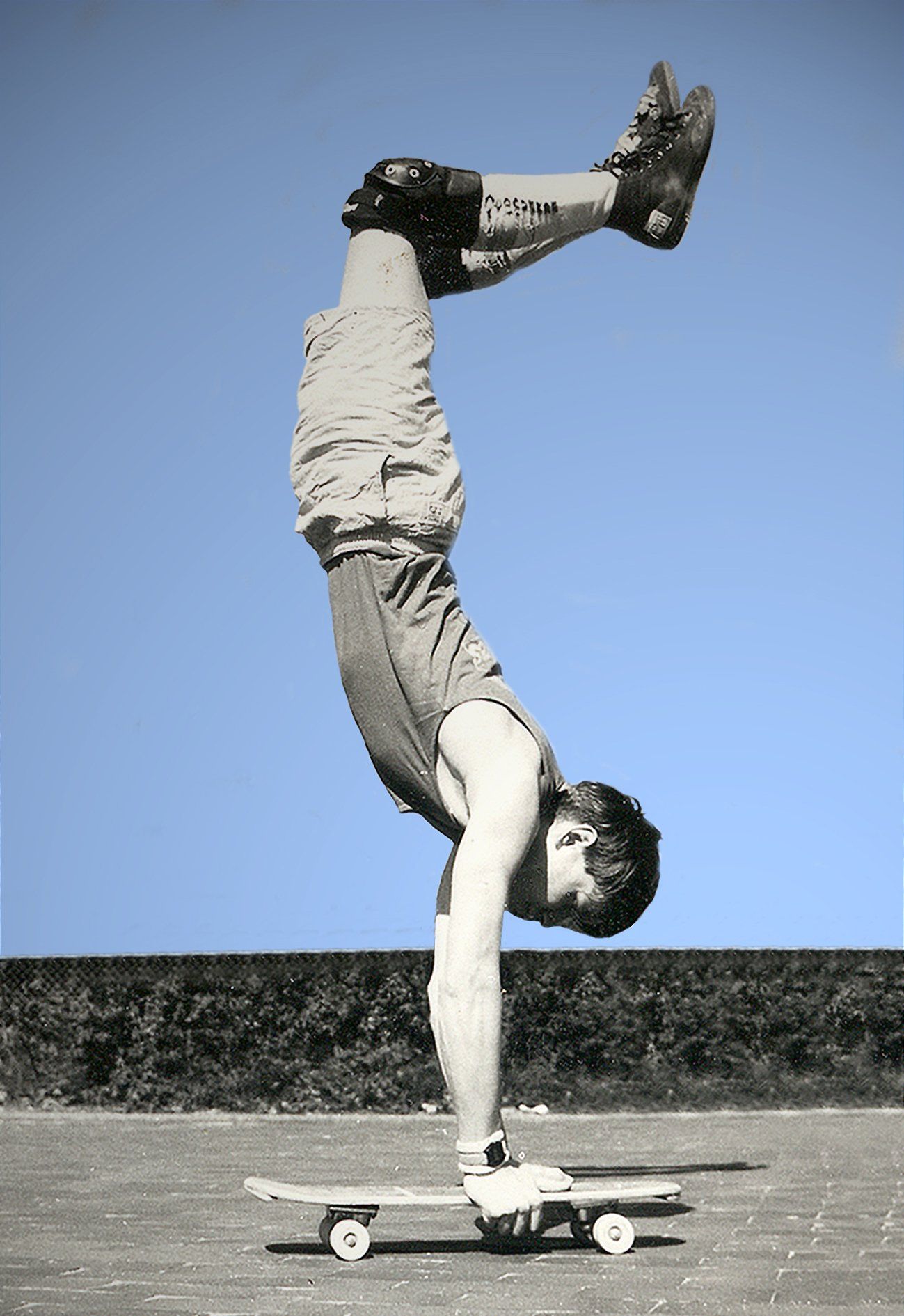 Englisch Handstand Flip. Freestyle Skateboarding, Guenter Mokulys.