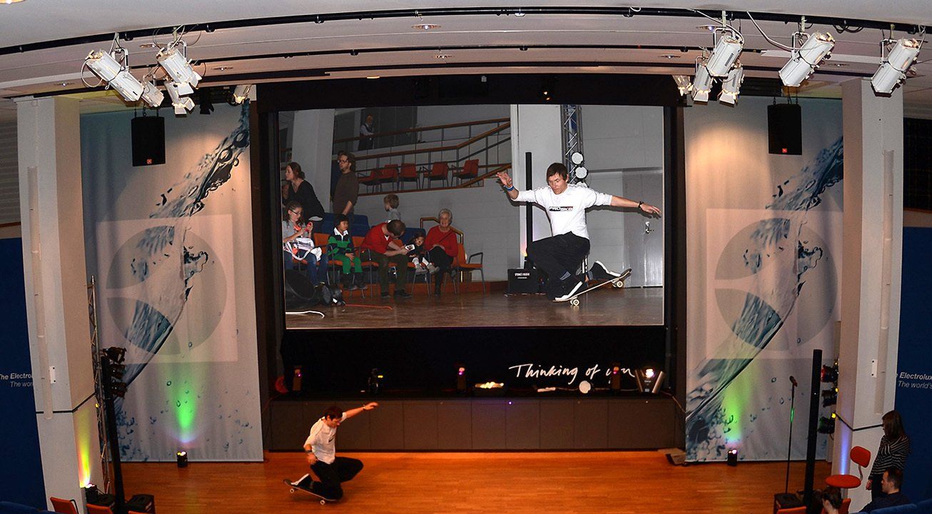 Skateboard Show auf der Bühne. Skateboard Show auf der Bühne.