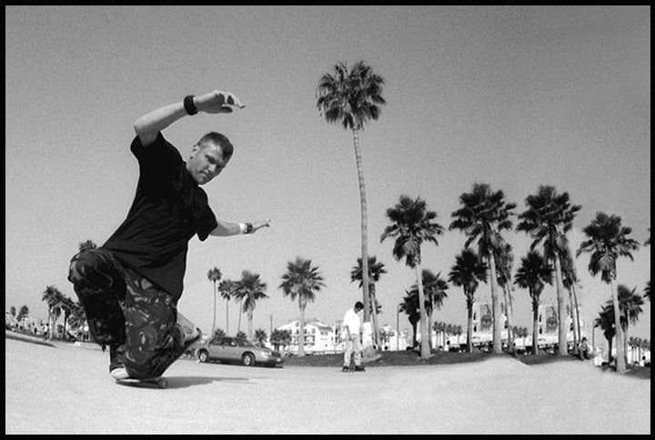 Tucknee-Spacewalk, Long Beach, Californien. Freestyle Skateboarding, Guenter Mokulys, 2003.