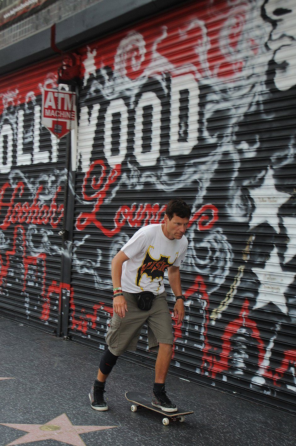 Skateboard fahren in Hollywood. Skateboard Show. Freestyle Skateboarding, Guenter Mokulys, 2009.