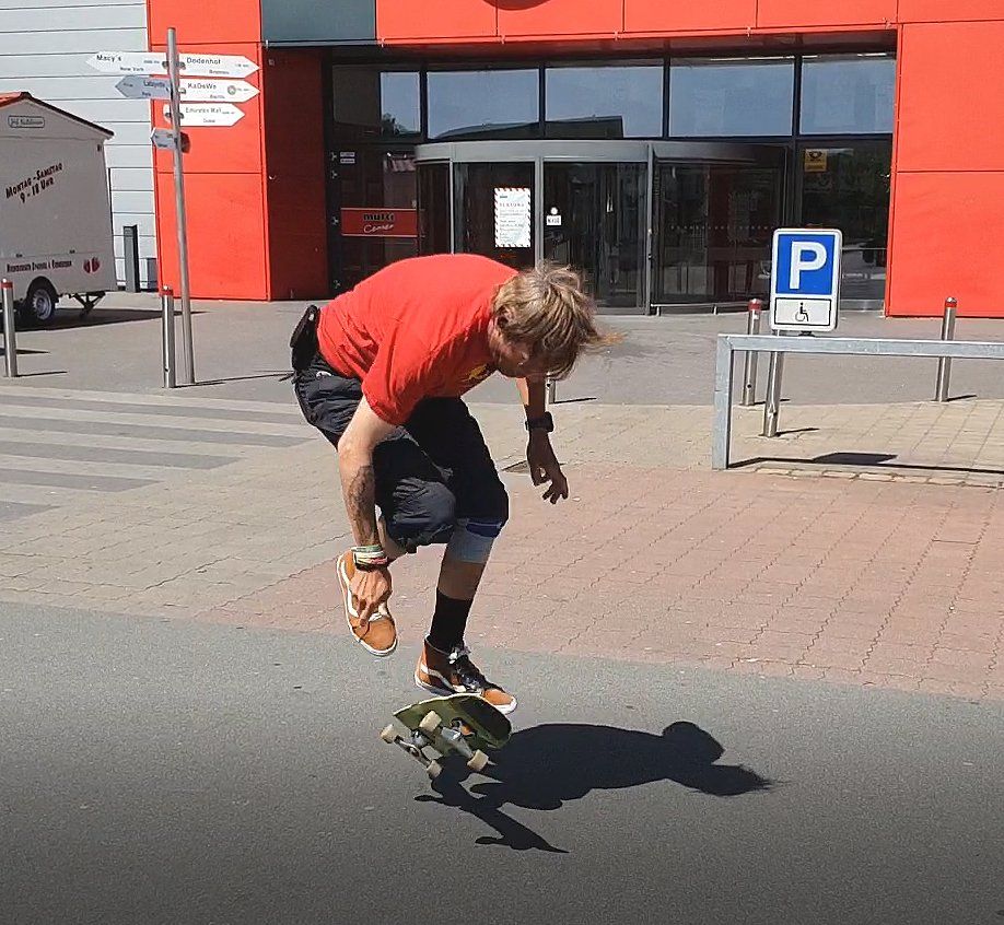 World-Round-Up Show Down. Online-Wettbewerb. Fingerflip.