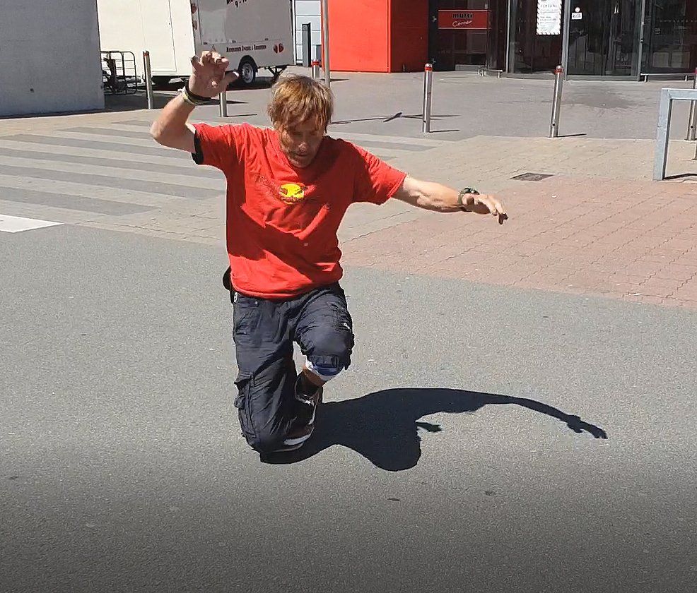 World-Round-Up Show Down. Online-Wettbewerb. Tucknee Wheelie.