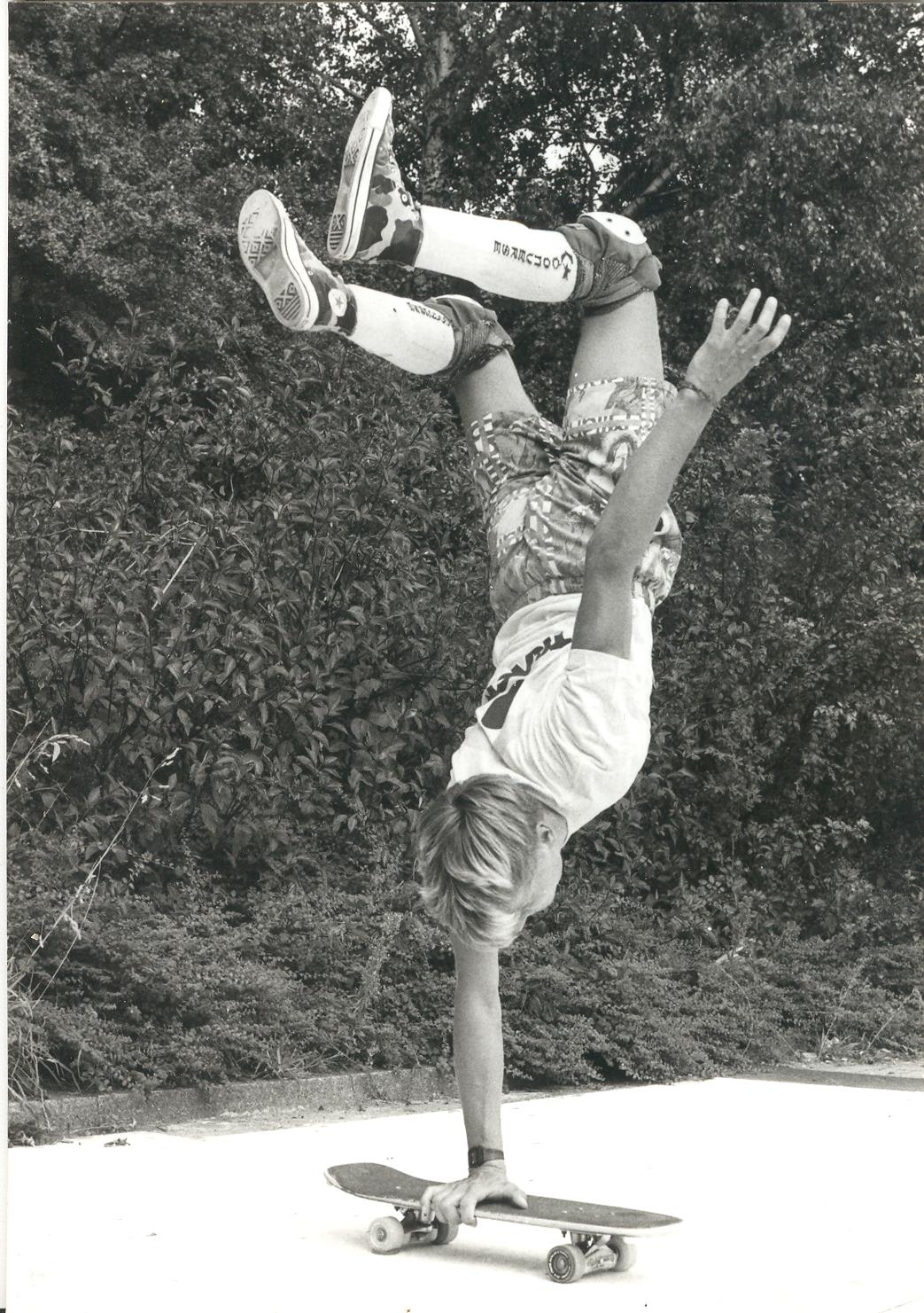 One-Armed-Handstand-Flip. Freestyle Skateboarding, Guenter Mokulys, 1986.