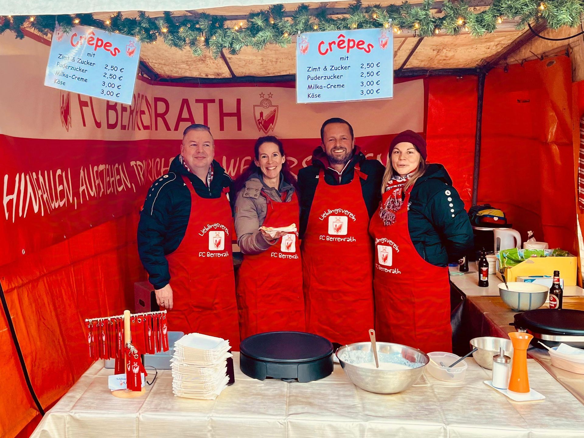 Unser Jugendvorstand beim Verkauf von leckeren Crêpes