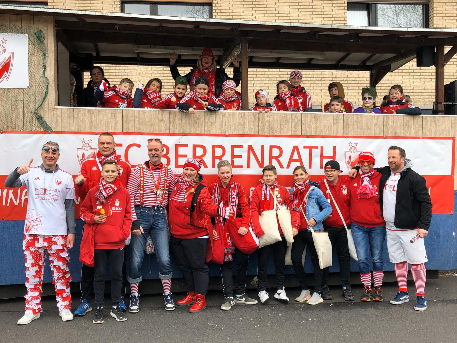 FC Jugend beim Karnevalszug in Berrenrath FC Jugend beim Karnevalszug in Berrenrath