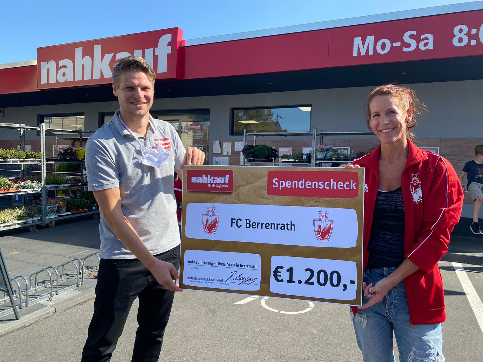 René Irrgang überreicht den Spendencheck