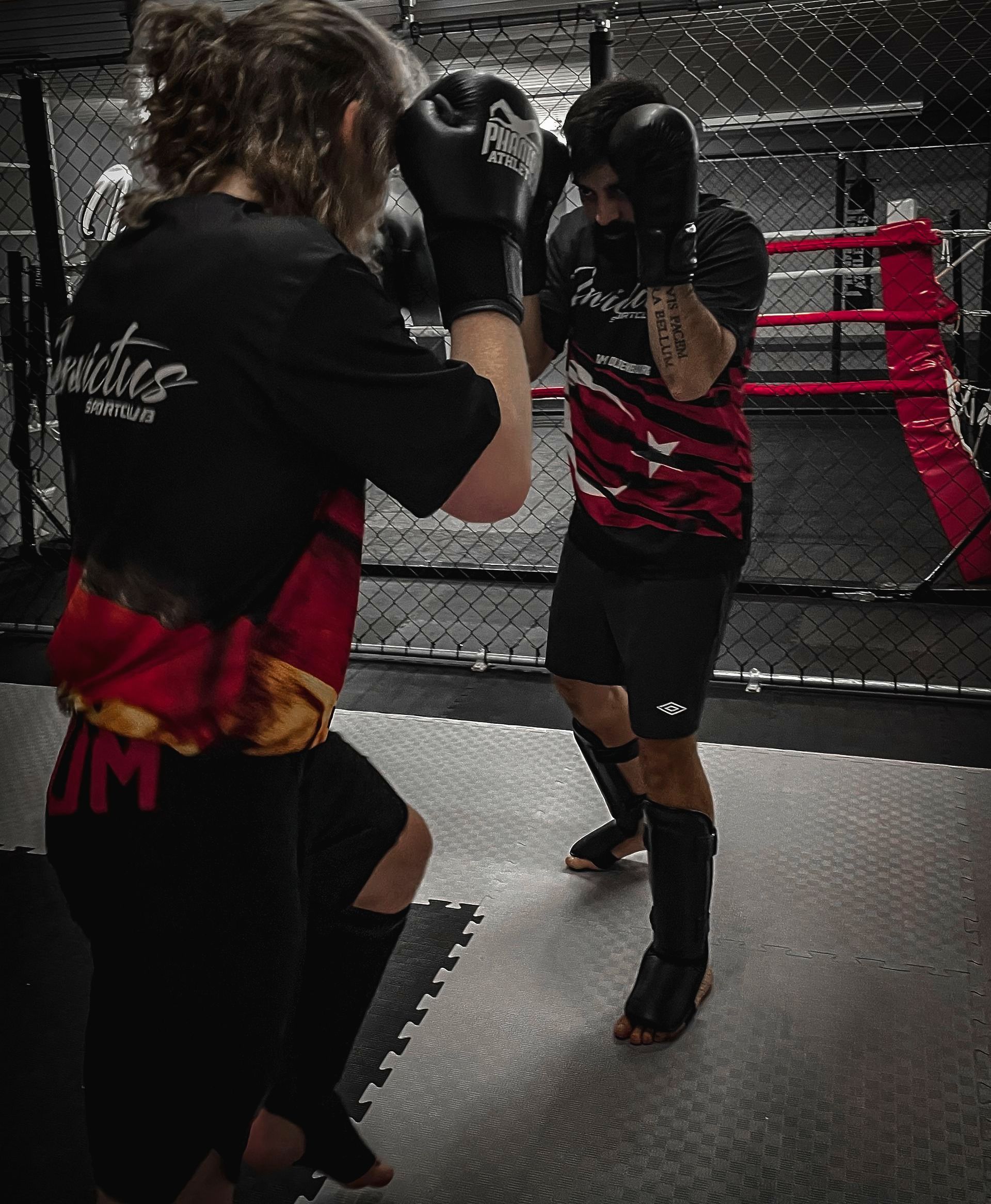 Kampfsport und Selbstverteidigung in Oldenburg. Kickboxen im Bereich Vollkontakt, K-1 und Leichtkontakt. Krav Maga für realistische Selbstverteidigung. Selbstverteidigung, Selbstbehauptung und Deeskalation für Kinder und Jugendliche.