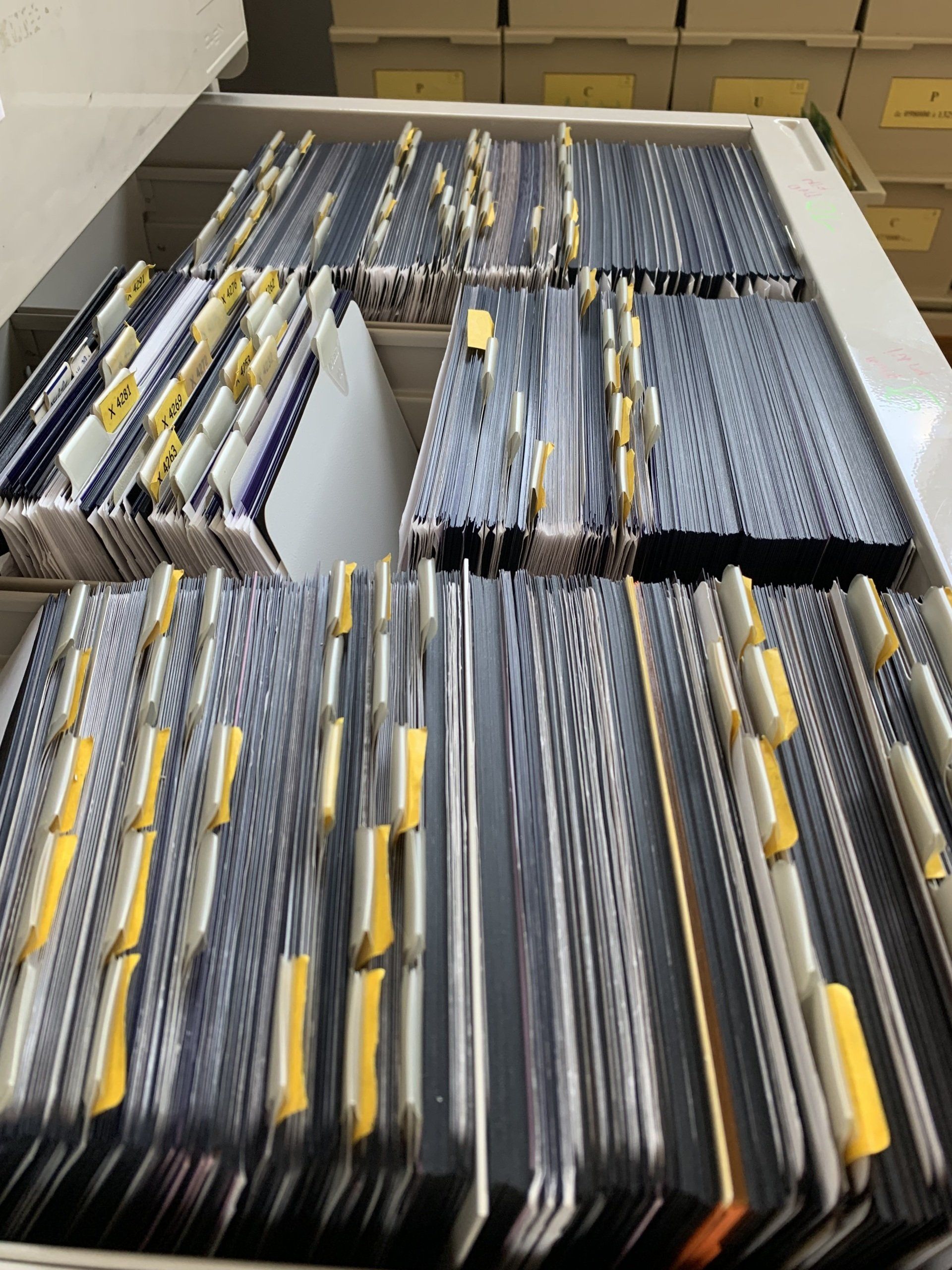 FRANCE-ARCHIVAGE-microfiches-stockage