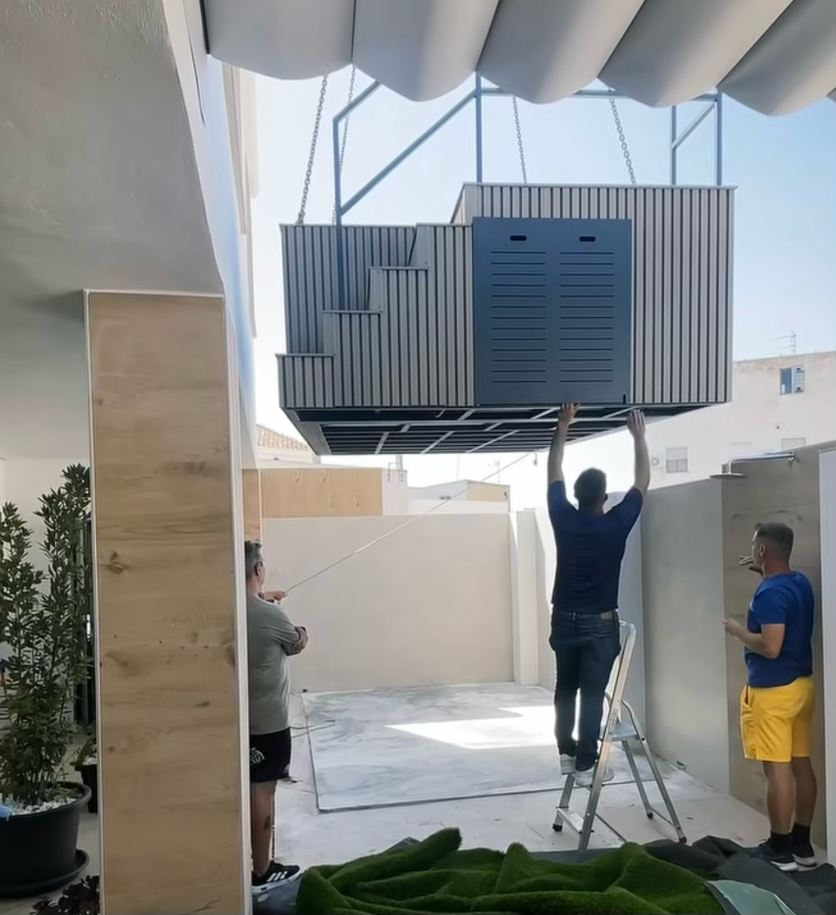 pose mini piscine haut de gamme sans travaux sur terrasse extérieure