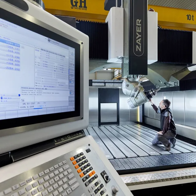 ZAYER Portalfräsmaschine ZAYER Portalfräsmaschine – Präzisionsbearbeitung für große Bauteile