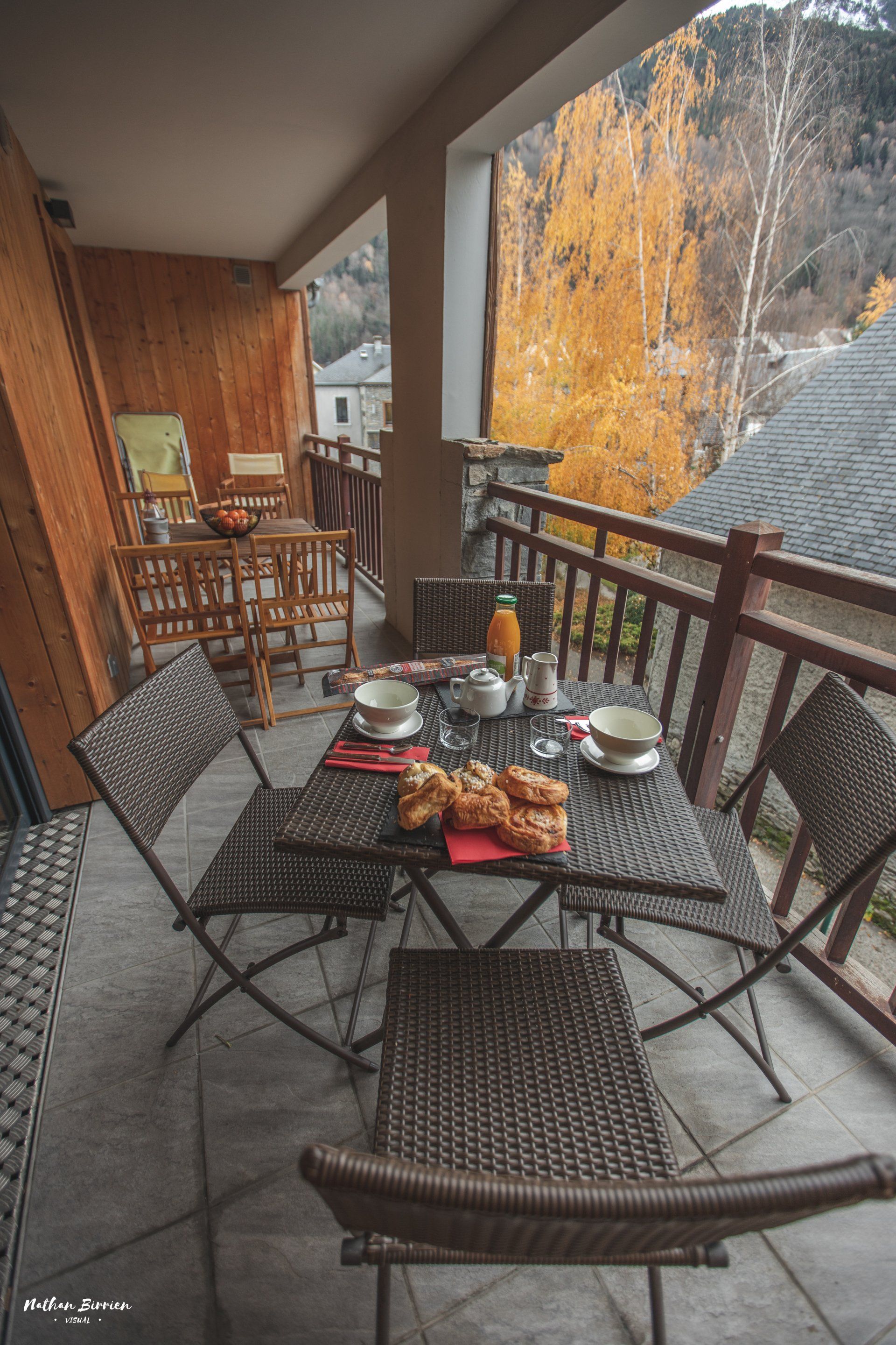 Appartement de vacances Saint-Lary, location saisonnière été et hiver, Pyrénées, balcon et confort