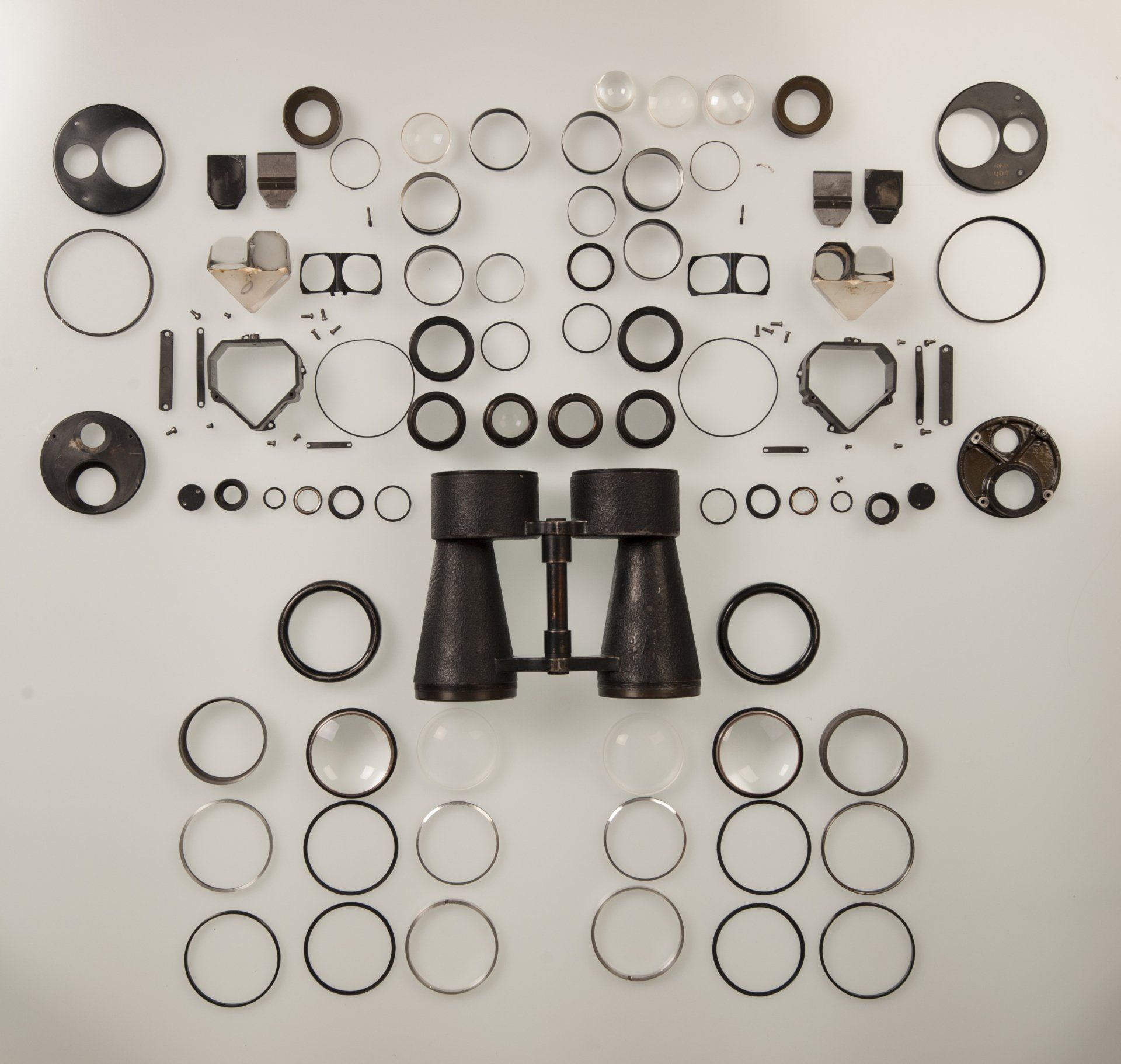 Explosionsdarststellung eines Fernglases