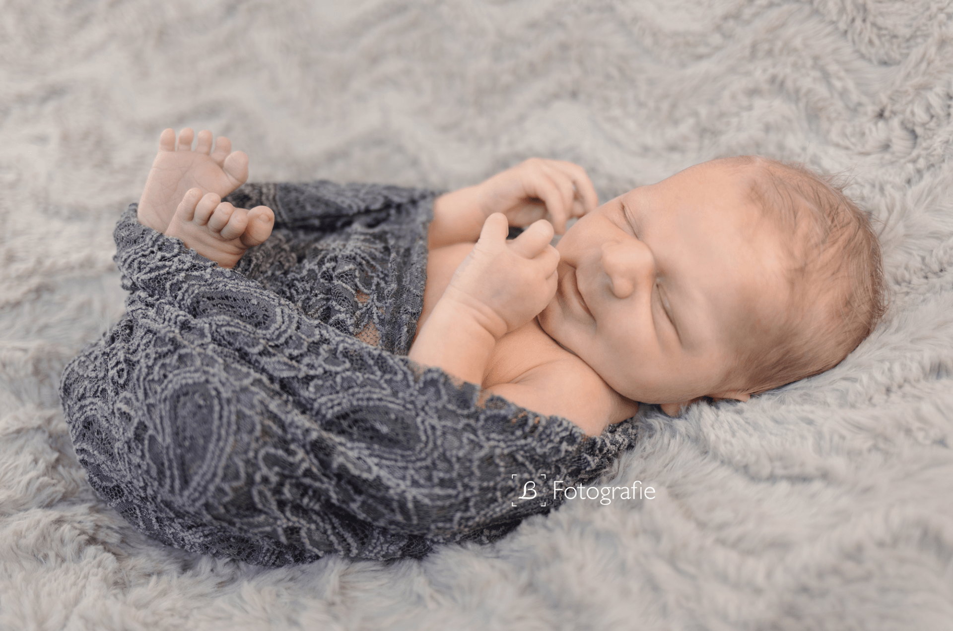 Säugling in ein Tuch gepuckt