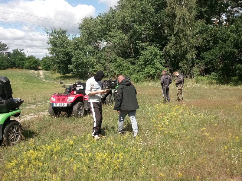 Kleine Landschaftstour Quad Ausflug mit Freunden