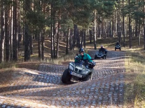 Quad fahren Fahrzeugtestgelände Freunde JGA Berlin