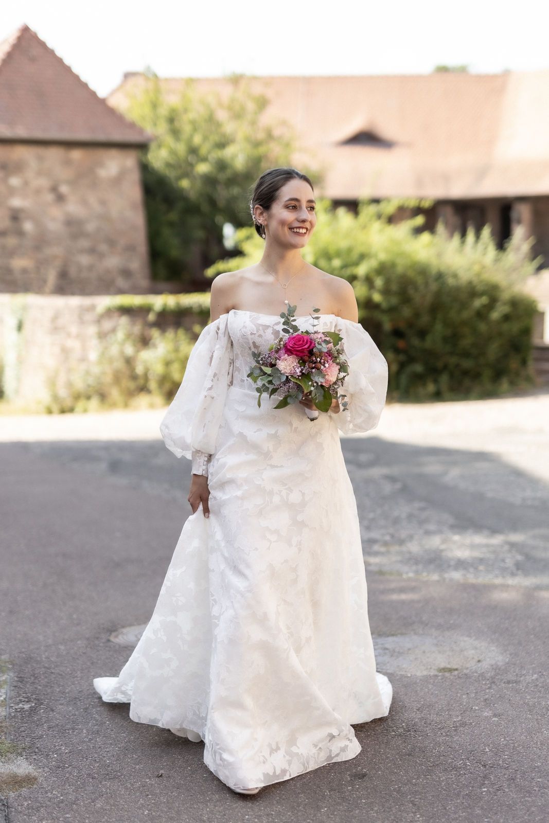 Brautkleider im romantisch-verspielten Stil, Brautmode im  romantisch-verspielten Look  in Leipzig kaufen
