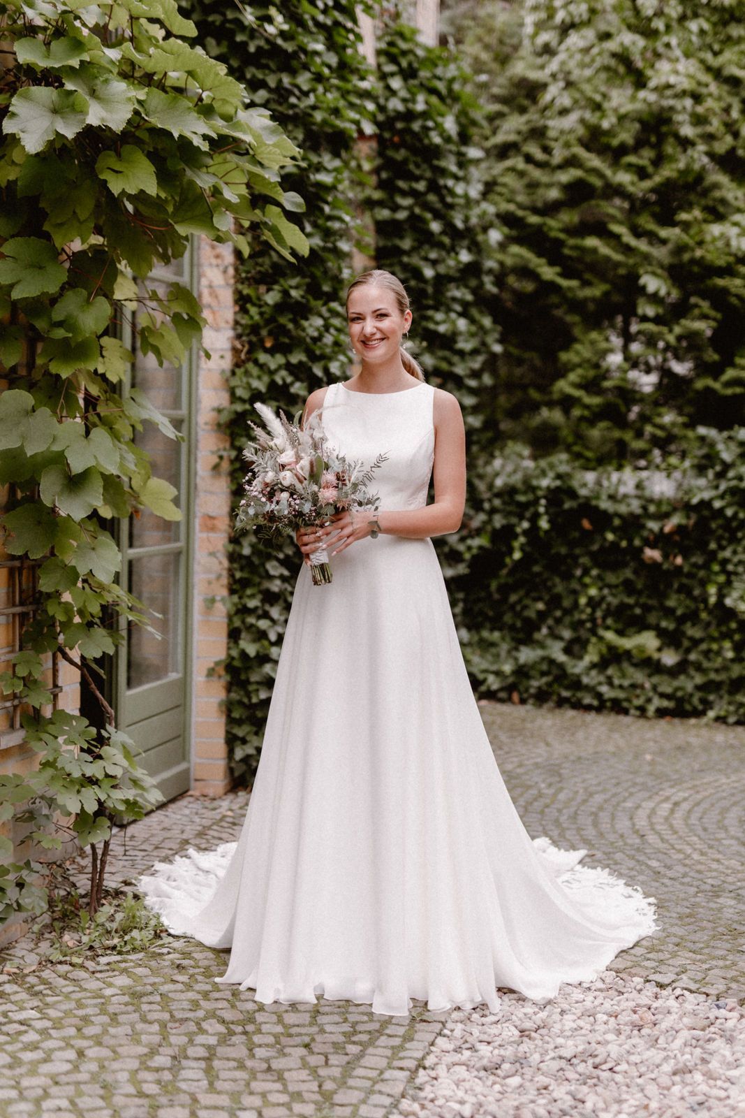 Brautkleider im klassich puristischen Stil, Brautmode im klassich puristischen Look in Leipzig kaufen