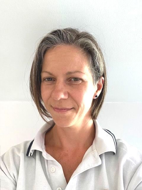 Physiotherapist, NHS, soft tissue, remedial massage, sports injuries, visceral manipulation, pain relief clinic, Newbury, Berkshire, Kate Davis physiotherapist