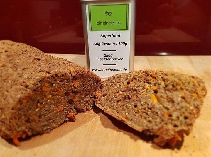 Brot mit Insektenmehl essen