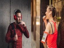 Ein Mann und eine Frau essen Insekten